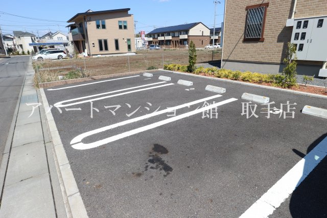 カーサ　アバンツァートの駐車場