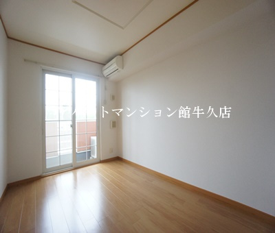 レジデンスさくら台Fの居間・リビング