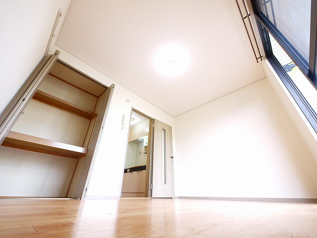 フローラ新大宮の洋室|使い勝手のいい洋室です