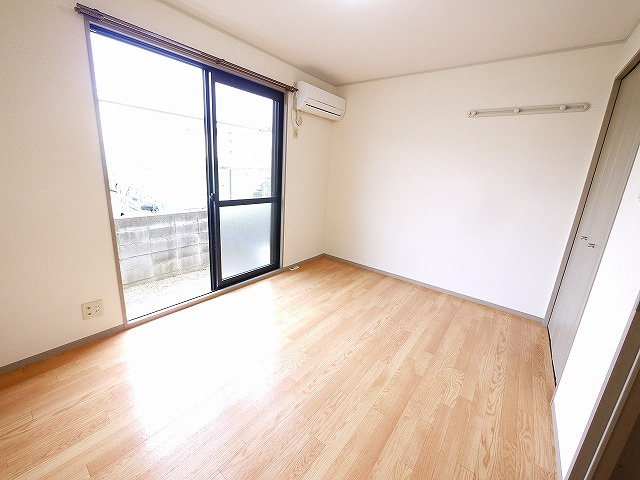 フローラ新大宮の洋室|使い勝手のいい洋室です