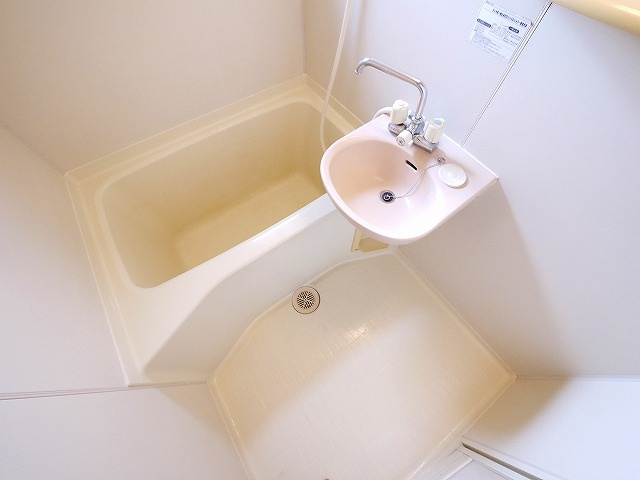 フローラ新大宮の浴室|落ち着いた空間のお風呂です