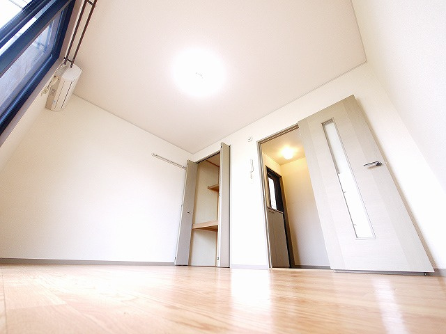 フローラ新大宮の洋室|広々とした洋室です