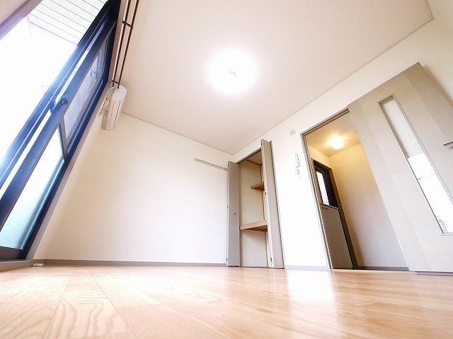 フローラ新大宮の寝室|落ち着いて過ごせるお部屋なので、寝室にいかがでしょうか