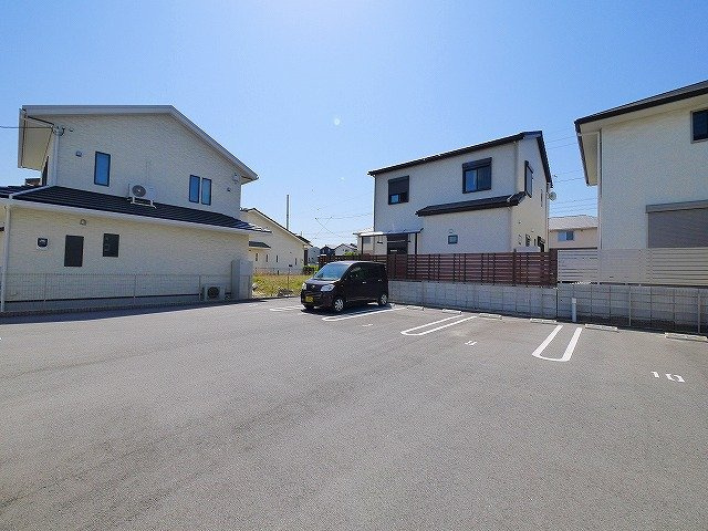 ガーデンズ城山台の駐車場|駐車場完備です