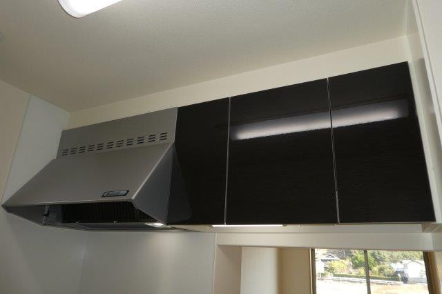 セレーナＢのキッチン|キッチン上収納