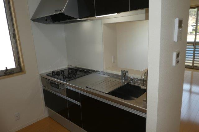 セレーナＢのキッチン|3口ガスコンロ付きシステムキッチン