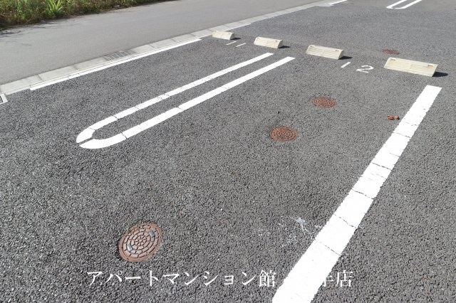 リュミエールⅡの駐車場