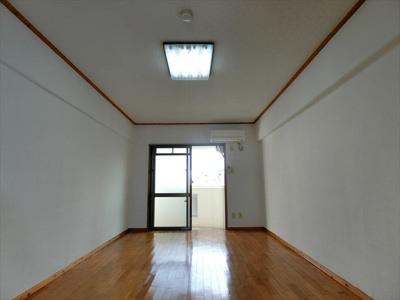  | メゾン城間