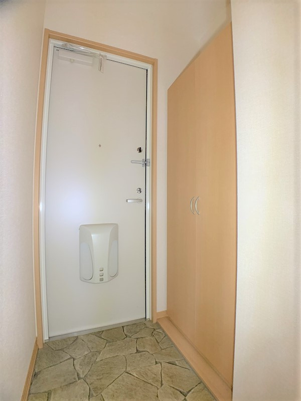 リビングタウン中島Aの玄関