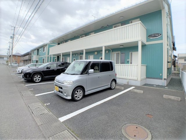 リビングタウン中島Aの駐車場