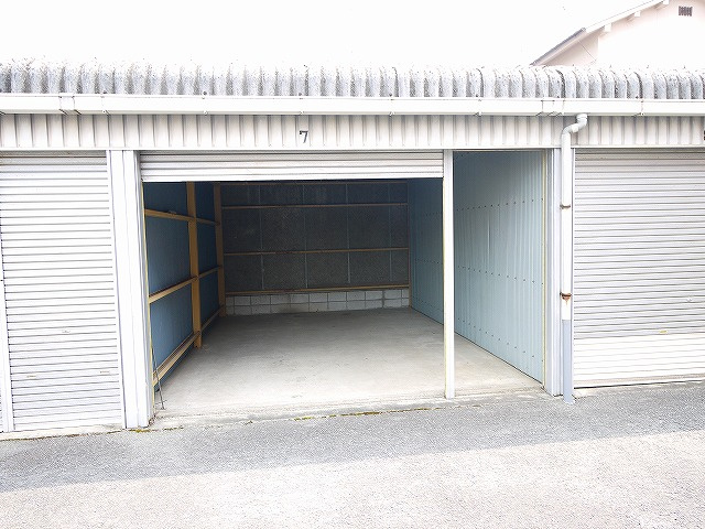 仲嶌倉庫の外観