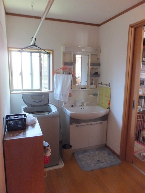 津山市上之町　売店舗併用住宅の洗面所