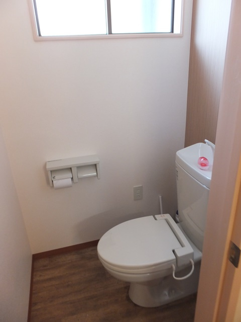 津山市上之町　売店舗併用住宅のトイレ