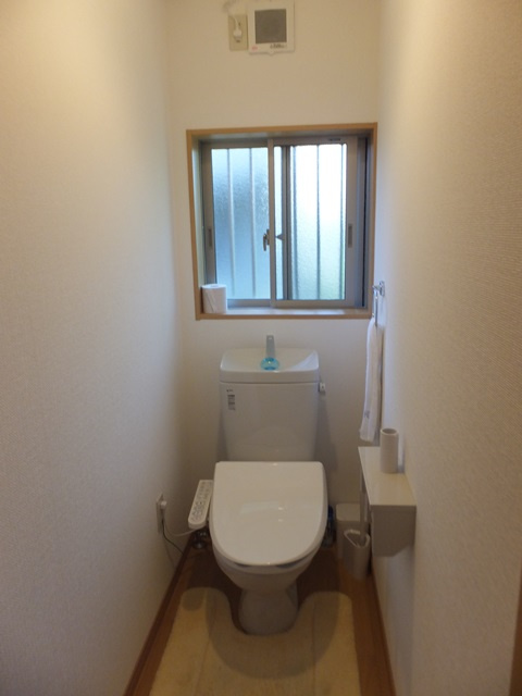 津山市上之町　売店舗併用住宅のトイレ