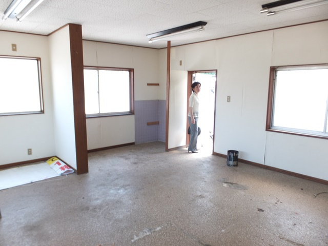 津山市上之町　売店舗併用住宅の洋室