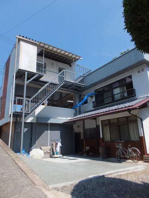 津山市上之町　売店舗併用住宅の外観