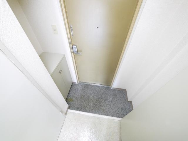 ジュネス新大宮Aの玄関|明るい玄関です