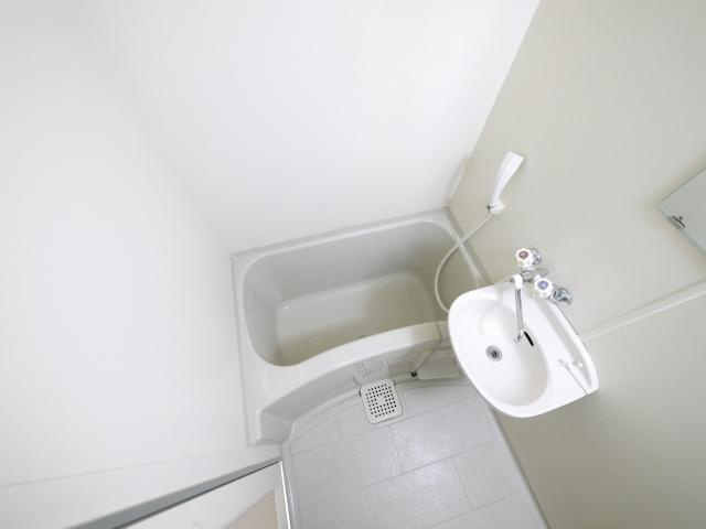 ジュネス新大宮Aの浴室|ゆったり過ごせるお風呂です