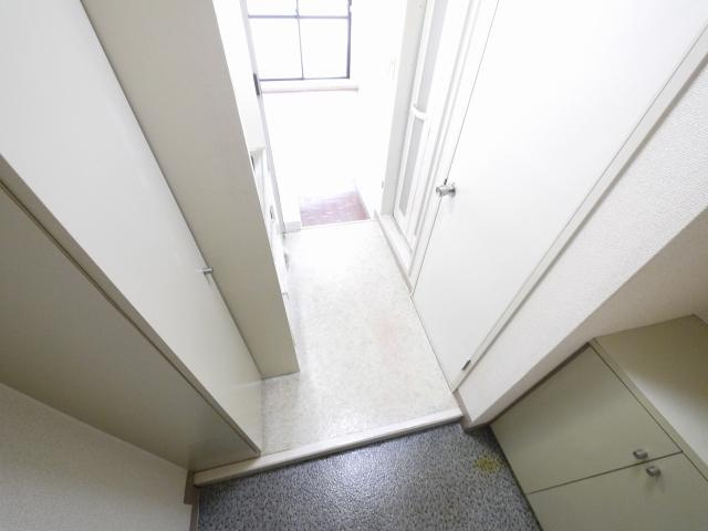 ジュネス新大宮Aの玄関|明るい玄関です