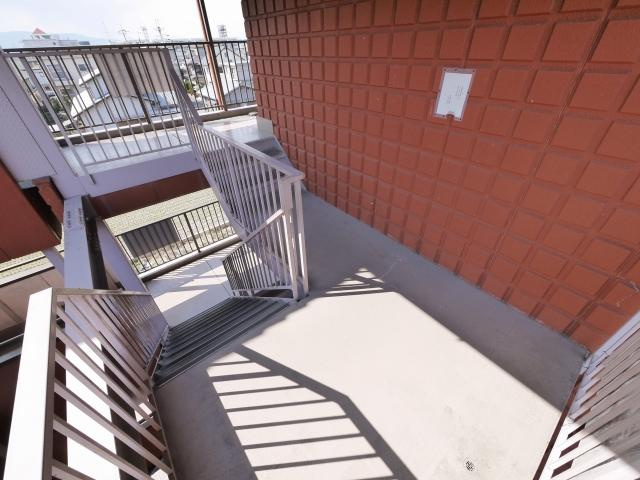 ジュネス新大宮Aのその他共用部分|共用階段です