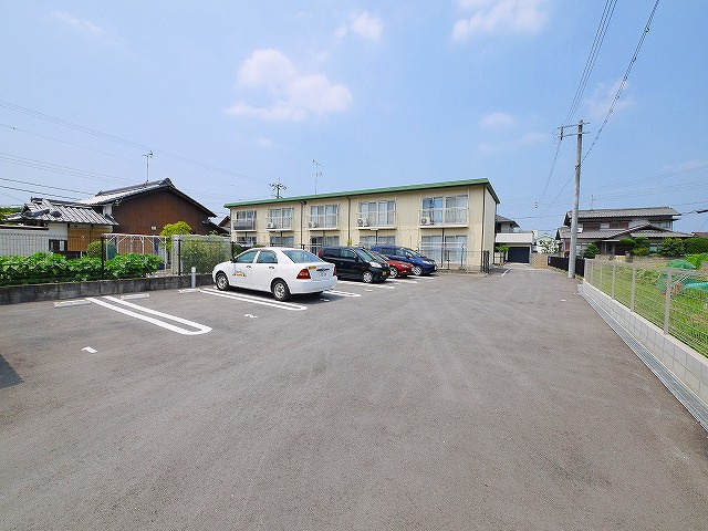 クレール（宝来）の駐車場