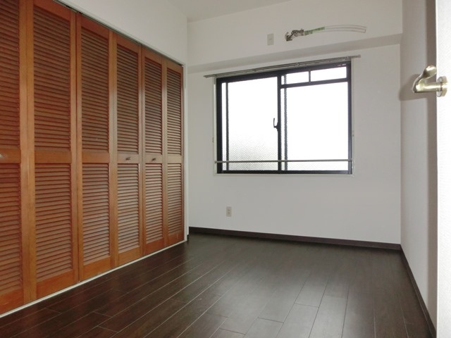 エル三津屋の洋室