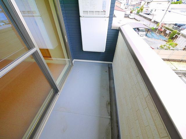 レジデンス西九条のバルコニー|広々としたバルコニーです