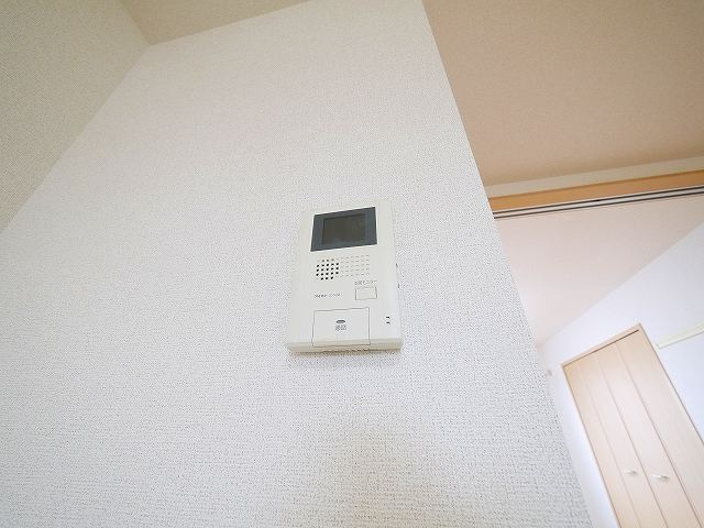 レジデンス西九条のセキュリティ|お顔が見えるモニター付きインターホンもございます。