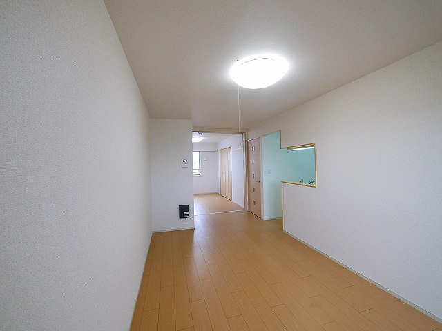 レジデンス西九条の居間・リビング|ゆったりとしたリビングです