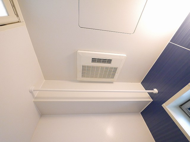 レジデンス西九条の設備|お風呂には浴室乾燥機も付いております。