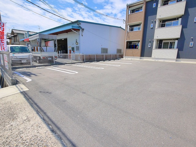 レジデンス西九条の駐車場|カースペースがあります