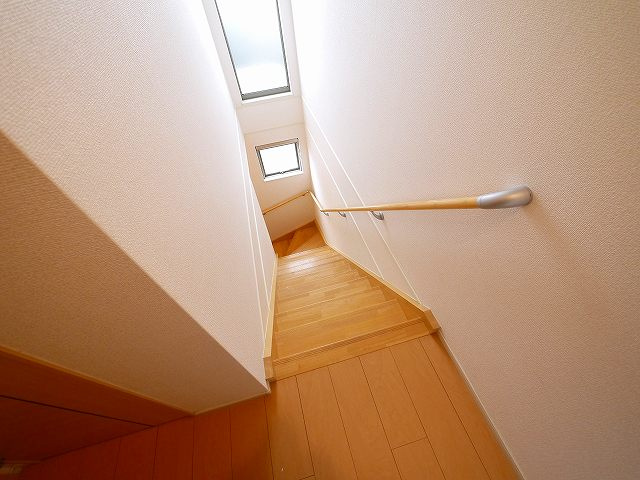 レジデンス西九条の内装|室内階段