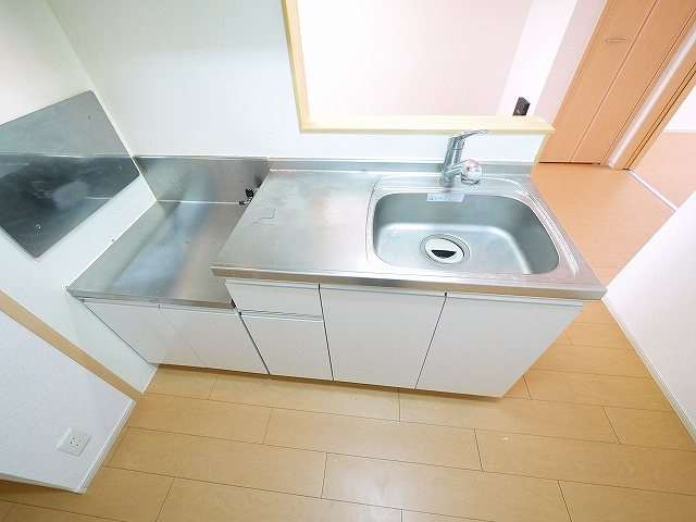 レジデンス西九条のキッチン|お料理しやすいキッチンです