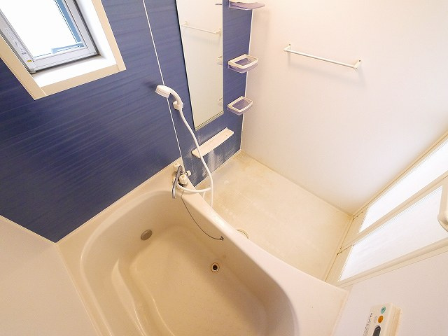 レジデンス西九条の浴室|ゆったり過ごせるお風呂です