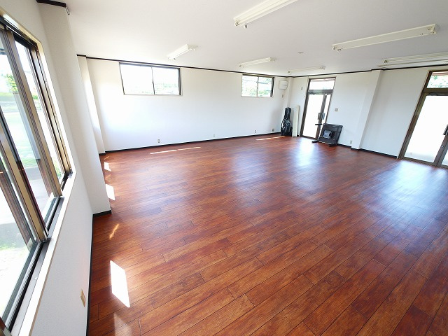 吐師久保　貸事務所の内装