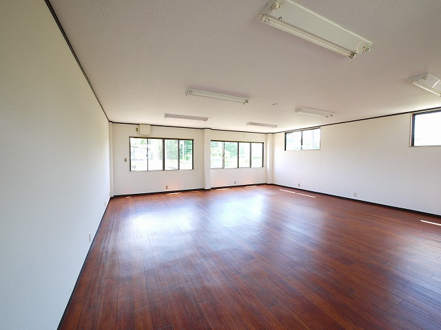 吐師久保　貸事務所の内装