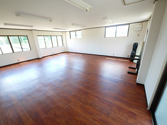 吐師久保　貸事務所の内装