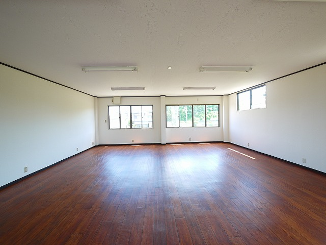 吐師久保　貸事務所の内装