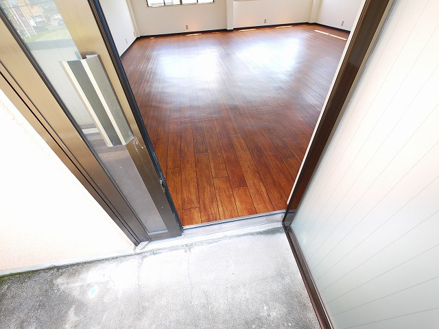 吐師久保　貸事務所の内装