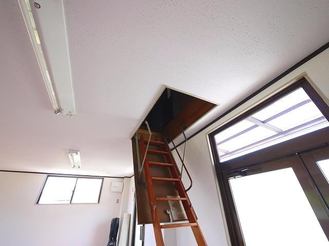 吐師久保　貸事務所の内装