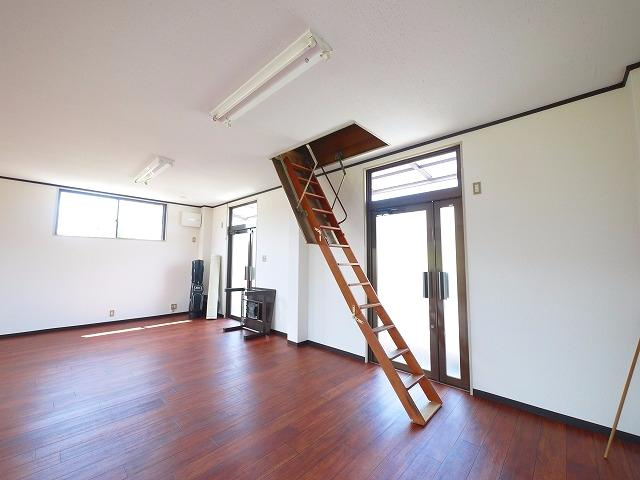 吐師久保　貸事務所の内装