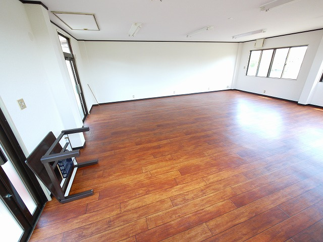 吐師久保　貸事務所の内装