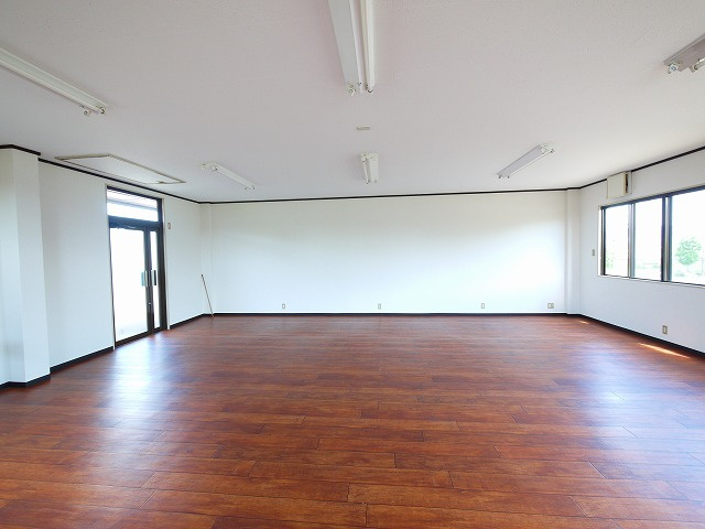 吐師久保　貸事務所の内装