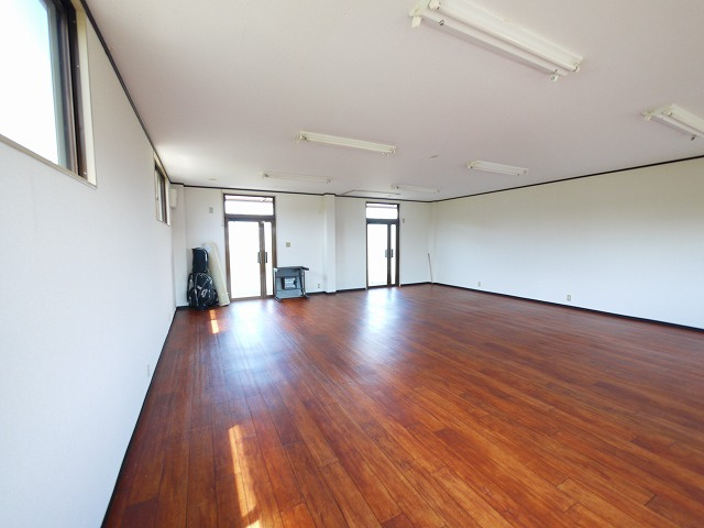 吐師久保　貸事務所の内装