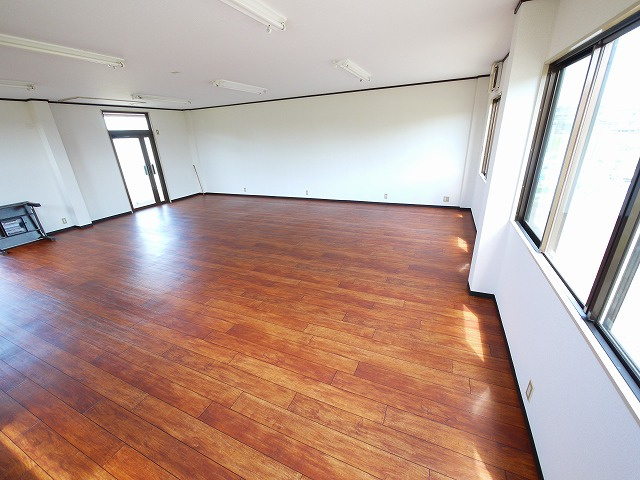 吐師久保　貸事務所の内装