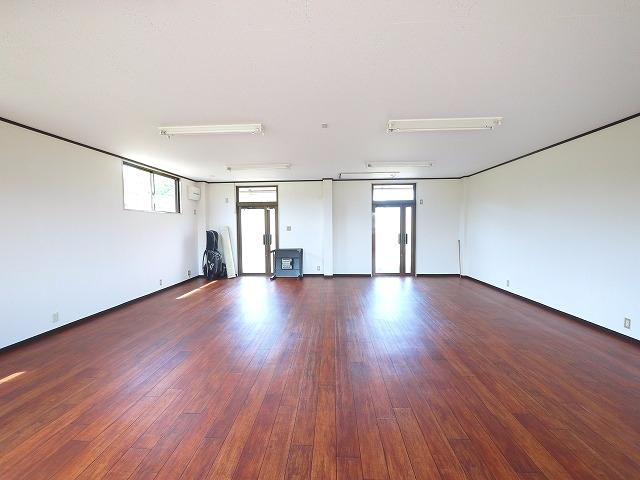 吐師久保　貸事務所の内装