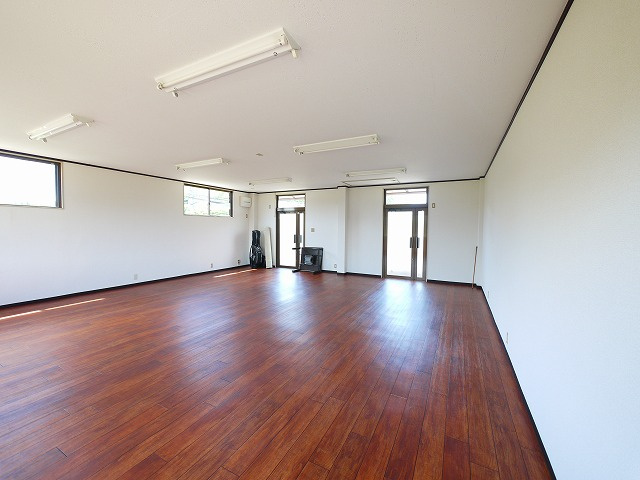 吐師久保　貸事務所の内装