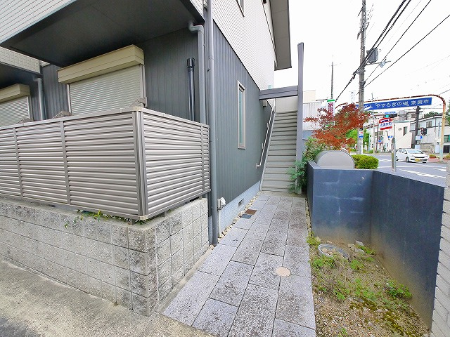 メゾンラフィットのエントランス|落ち着いたエントランスです