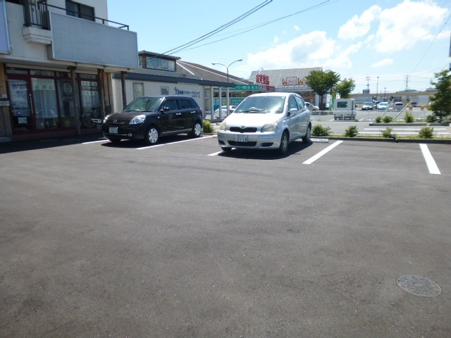 岡山市北区平野の店舗一部の駐車場