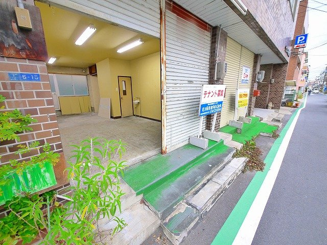 サンバード新大宮のエントランス